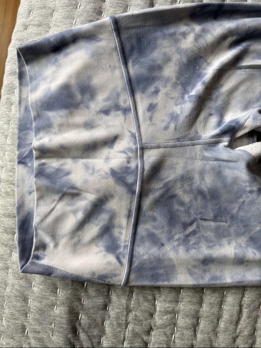 Lululemon Align Tie-Dye High-Waist Leggings in Light Gray and Navy - Picture 4 of 5